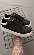 Tênis Alexander McQueen Preto e Branco