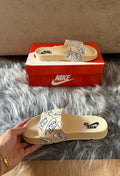 Slide Nike Bege e Branco
