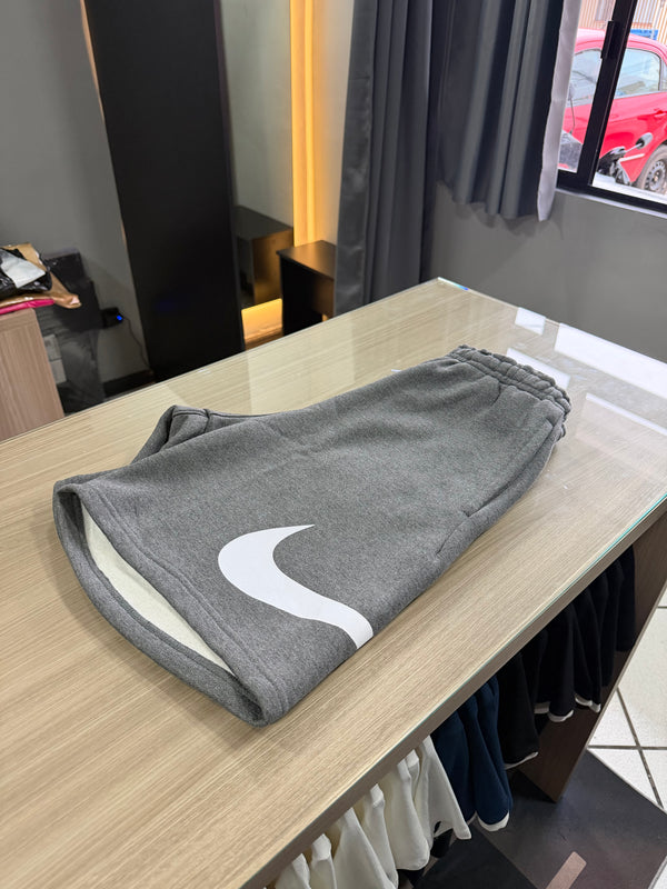Bermuda Moletom Nike Cinza