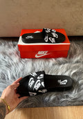 Slide Nike Preto com Branco