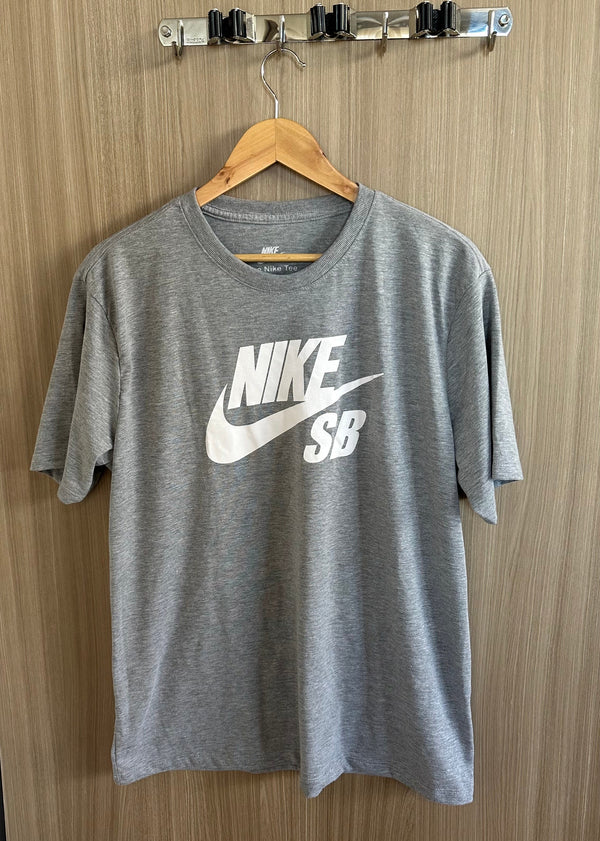 Camiseta Nike Cinza