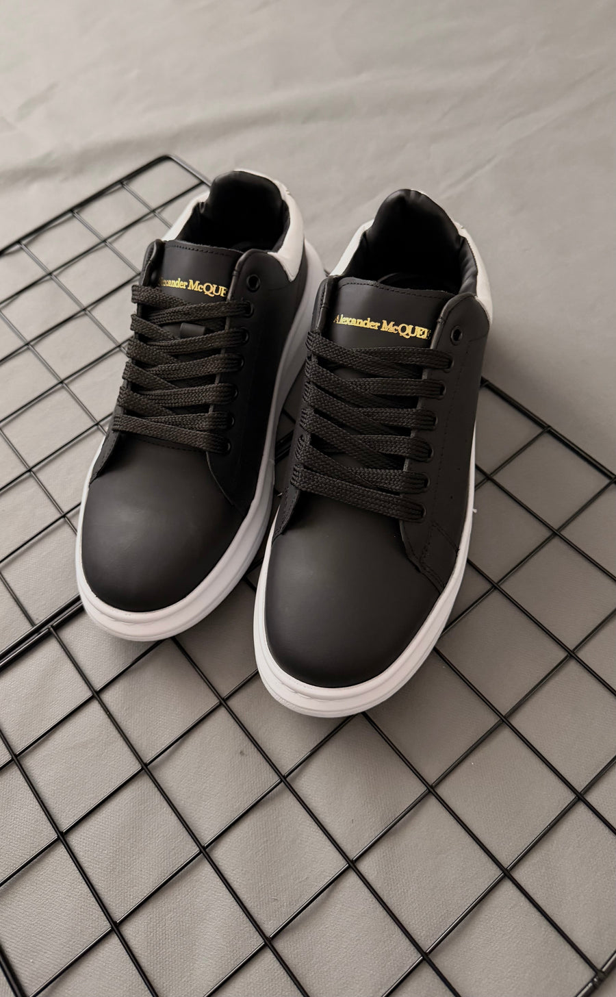 Tênis Alexander McQueen Preto e Branco